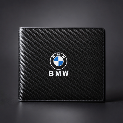 Cartera BMW Variante 1 con acabado tipo fibra de carbono y logo frontal - packshot premium