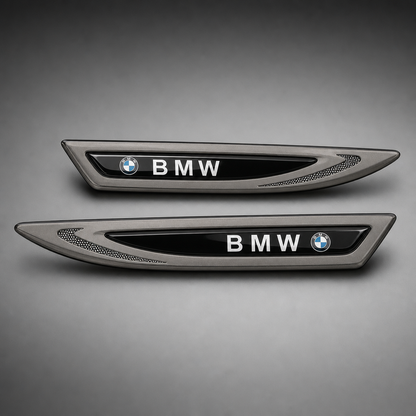 Embellecedor lateral BMW BMW / Gris ahumado/negro brillante con placa negra brillante - packshot frontal premium